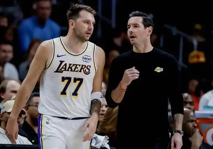 开云体育下载-下课？雷迪克下课湖人？尘埃落定，东契奇被换下，谁注意他反应|詹姆斯|奥斯汀-里弗斯|卢卡-东契奇|洛杉矶湖人队|JJ-雷迪克_新浪体育_新浪新闻
